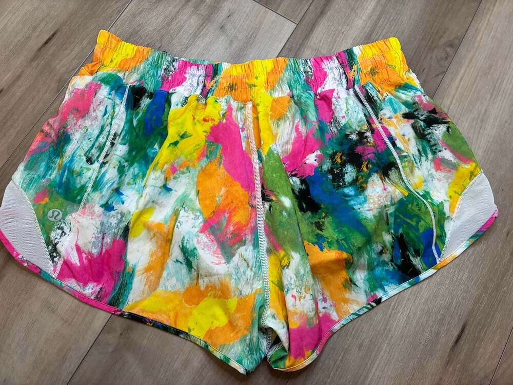 Lululemon Hotty Hot Low-Rise Lined 2.5" Shorts in No Limits White Multi